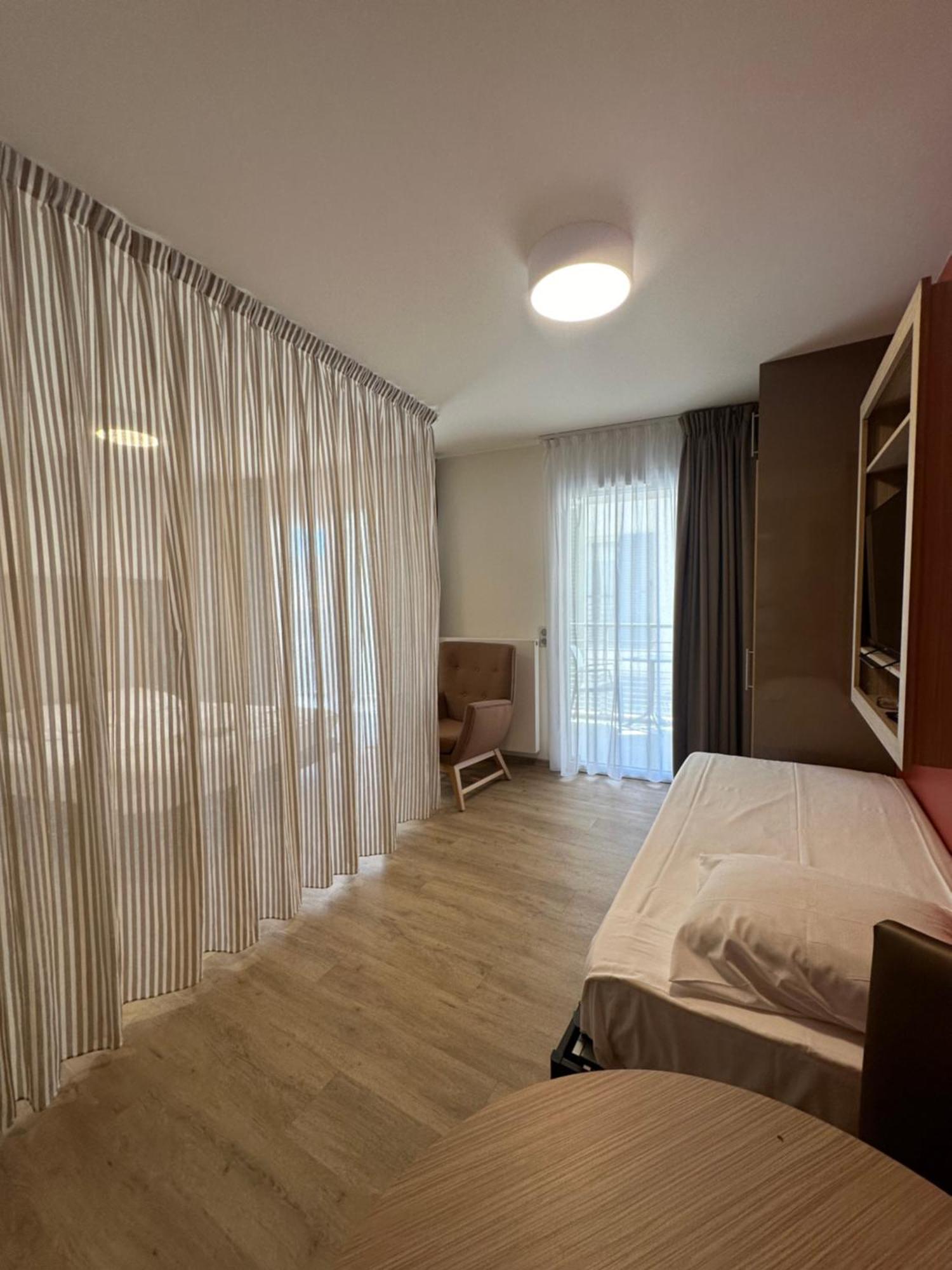 Zenao Frejus Aparthotel Exteriör bild